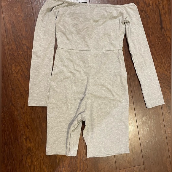 2 for 1 Pretty Little Thing Grey Unitards/Romper - Picture 13 of 15